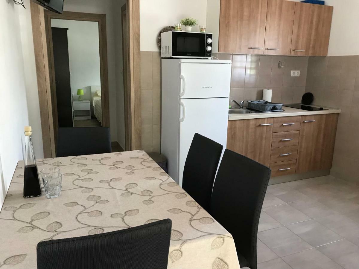 Apartman Mirjana With Terrace And Free Parking Donji Okrug  Екстериор снимка
