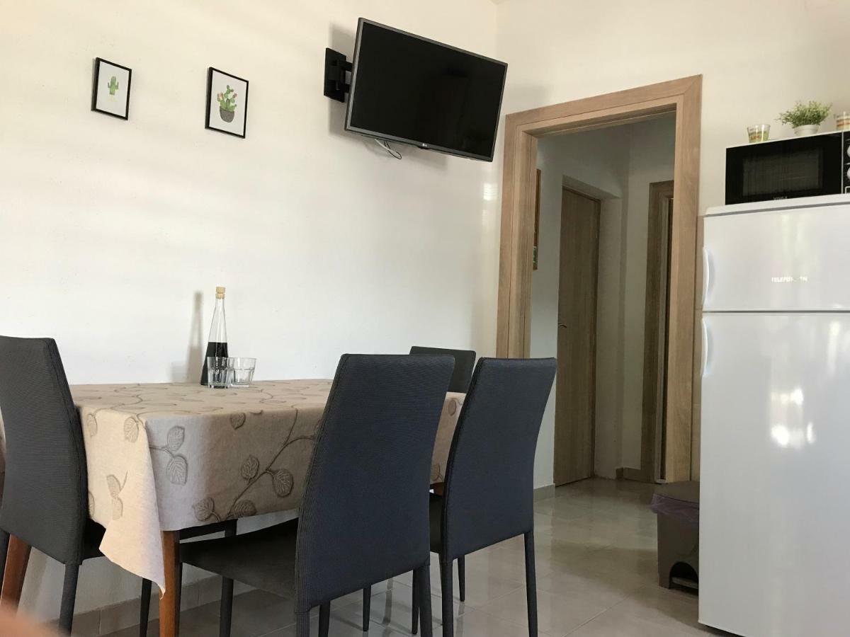 Apartman Mirjana With Terrace And Free Parking Donji Okrug  Екстериор снимка